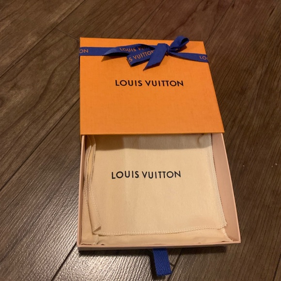 Authentic Louis Vuitton accessory box - Picture 4 of 6